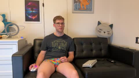 Snapshot of blueeyedtallguy chatting on December 22, 2024, 6:17 am blueeyedtallguy online show from December 22, 2024, 6:17 am