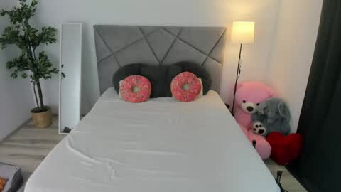 blueeyeslexxxy online show from April 2, 2026, 7:17 am