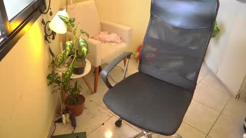 FLORAA online show from March 7, 2025, 3:07 pm