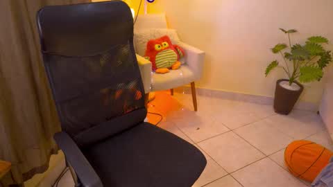 FLORAA online show from November 25, 2025, 3:34 pm