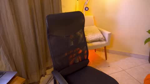 FLORAA online show from December 2, 2025, 2:01 pm