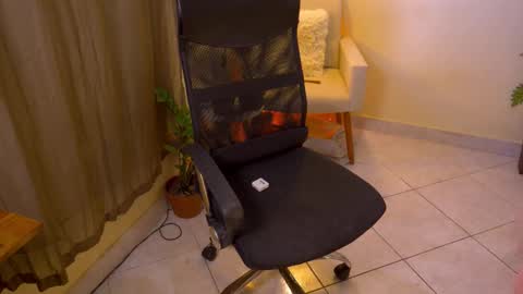 FLORAA online show from February 5, 2026, 4:44 pm