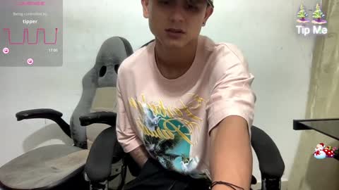 Snapshot of bob_pettersonn chatting on December 8, 2024, 12:18 am Bob  INDEPENDENT MODEL online show from December 8, 2024, 12:18 am