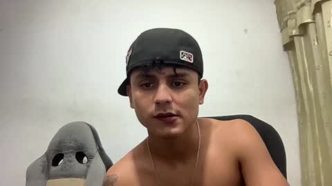 Snapshot of bob_pettersonn chatting on December 22, 2024, 11:41 pm Bob  INDEPENDENT MODEL online show from December 22, 2024, 11:41 pm