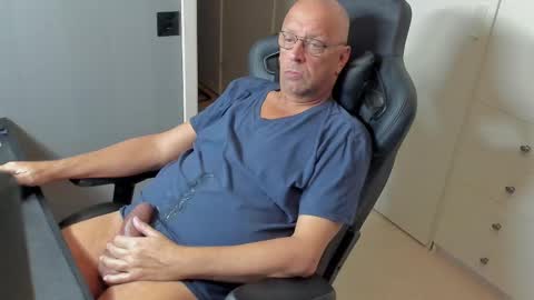 bobo_k online show from February 12, 2025, 6:30 pm