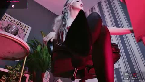 Your Mistress Bella online show from July 3, 2026, 10:05 pm