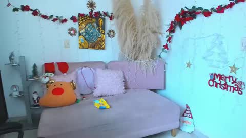  Salma Independent Model online show from December 18, 2024, 3:11 pm