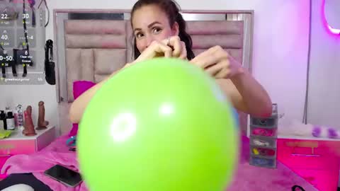 Snapshot of bombom_lux chatting on June 20, 2026, 4:37 am bombom_lux online show from June 20, 2026, 4:37 am