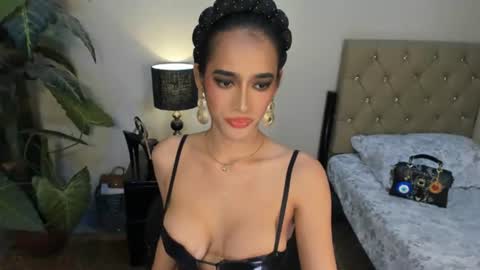 bombshelllaurax online show from January 19, 2026, 12:09 pm