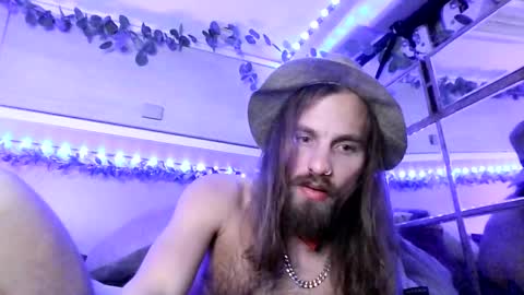 Bonnie and Clyde online show from November 19, 2025, 8:42 pm