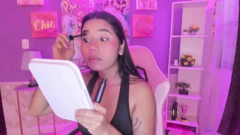 Snapshot of bonnie_benet chatting on December 9, 2024, 11:04 am Bonnie online show from December 9, 2024, 11:04 am