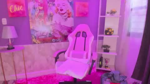 Snapshot of bonnie_benet chatting on December 10, 2024, 11:54 am Bonnie online show from December 10, 2024, 11:54 am