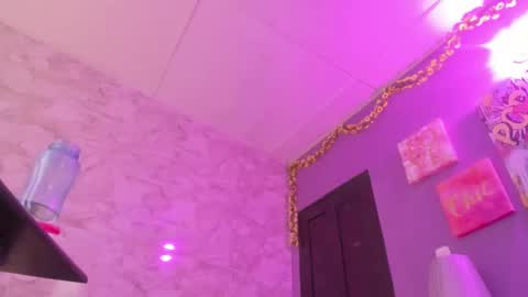 Snapshot of bonnie_benet chatting on December 11, 2024, 2:44 pm Bonnie online show from December 11, 2024, 2:44 pm