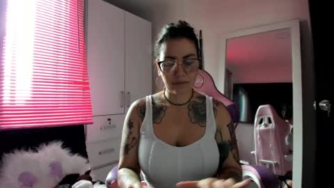Snapshot of bonnie_ray40 chatting on April 7, 2026, 7:03 pm bonnie online show from April 7, 2026, 7:03 pm