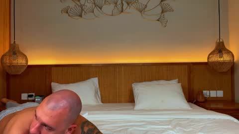 bonnieandclyde540767 online show from April 8, 2026, 4:56 am