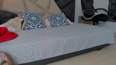   online show from February 6, 2026, 11:52 pm