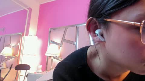 Bonnie  online show from March 7, 2025, 4:00 pm