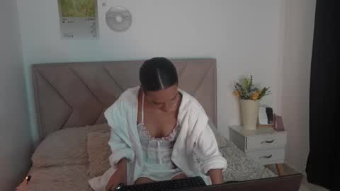 Snapshot of bonnieshyy chatting on March 6, 2026, 6:43 am Bonnie online show from March 6, 2026, 6:43 am