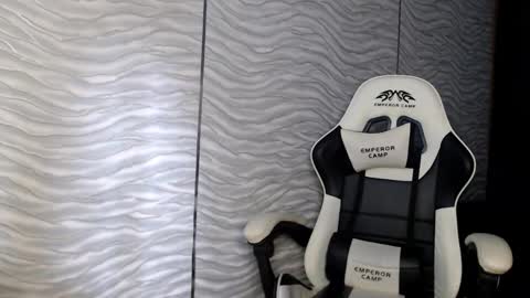 Snapshot of bonny_klyde95 chatting on October 4, 2025, 11:08 am bonny_klyde95 online show from October 4, 2025, 11:08 am