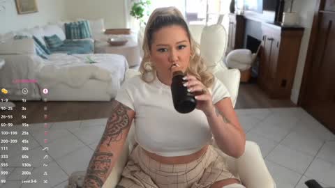 Snapshot of boobznbeer chatting on October 10, 2025, 11:37 pm Miley online show from October 10, 2025, 11:37 pm