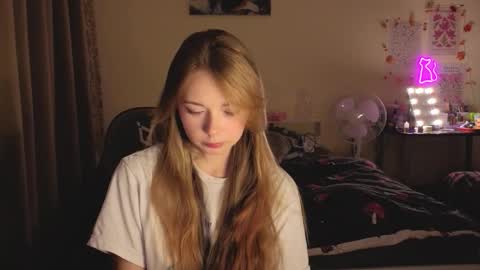 Snapshot of booozekirs_ chatting on October 7, 2025, 3:20 pm Milena online show from October 7, 2025, 3:20 pm