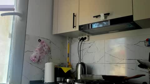 Klaras room online show from May 4, 2026, 9:27 am
