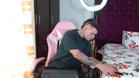 booyhott_ online show from November 10, 2025, 7:02 pm