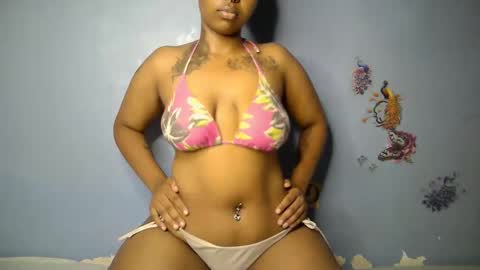 Snapshot of botty_queen chatting on April 16, 2026, 10:23 pm botty_queen online show from April 16, 2026, 10:23 pm