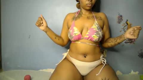 Snapshot of botty_queen chatting on April 17, 2026, 11:19 pm botty_queen online show from April 17, 2026, 11:19 pm