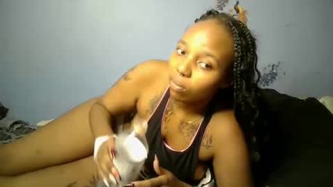 Snapshot of botty_queen chatting on May 19, 2026, 6:36 pm botty_queen online show from May 19, 2026, 6:36 pm