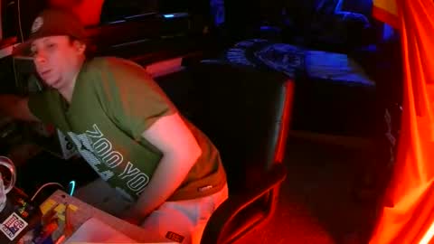 Snapshot of bowerboi1217 chatting on November 22, 2025, 4:00 am Bowerboi1217 online show from November 22, 2025, 4:00 am