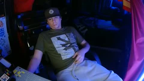 Snapshot of bowerboi1217 chatting on November 25, 2025, 2:22 am Bowerboi1217 online show from November 25, 2025, 2:22 am