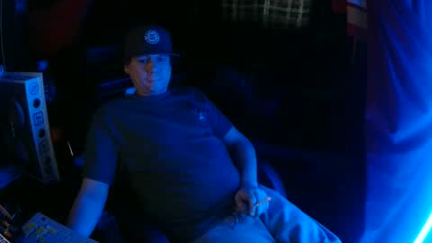 Snapshot of bowerboi1217 chatting on December 3, 2025, 6:06 pm Bowerboi1217 online show from December 3, 2025, 6:06 pm