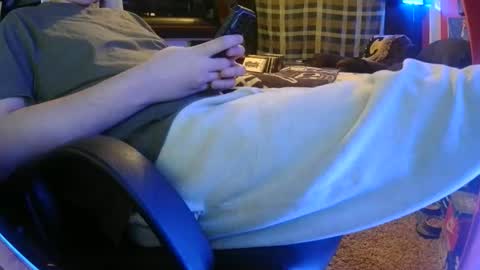 Snapshot of bowerboi1217 chatting on December 19, 2025, 2:18 am Bowerboi1217 online show from December 19, 2025, 2:18 am