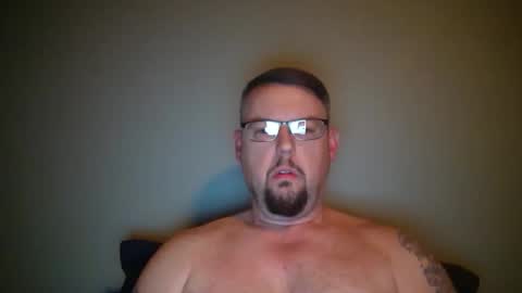 bowtieguy84 online show from May 6, 2026, 2:29 am