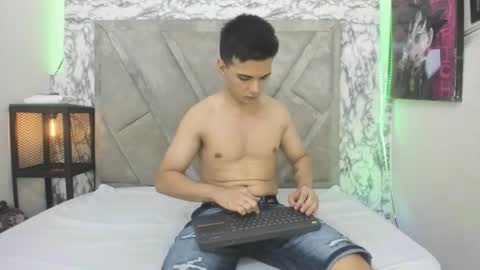 boyhot_mio online show from February 5, 2026, 3:00 am