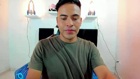 Snapshot of boyshy_ chatting on February 13, 2025, 11:28 am Santiago online show from February 13, 2025, 11:28 am