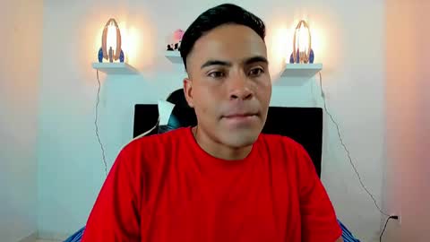 Snapshot of boyshy_ chatting on February 14, 2025, 11:42 am Santiago online show from February 14, 2025, 11:42 am