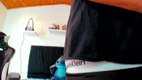 Snapshot of boyshy_ chatting on February 16, 2025, 3:48 pm Santiago online show from February 16, 2025, 3:48 pm