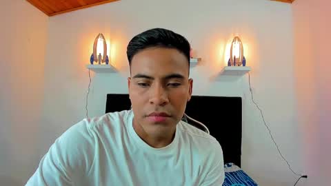 Snapshot of boyshy_ chatting on February 17, 2025, 12:27 pm Santiago online show from February 17, 2025, 12:27 pm