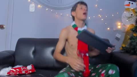 Snapshot of boysweet_boys chatting on December 24, 2024, 2:12 pm Paul and Max online show from December 24, 2024, 2:12 pm