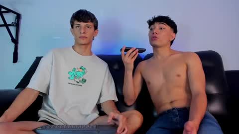 Snapshot of boysweet_boys chatting on February 25, 2025, 10:18 pm Paul and Max online show from February 25, 2025, 10:18 pm