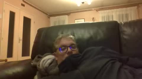 Snapshot of bozo81 chatting on October 15, 2025, 5:13 pm bozo81 online show from October 15, 2025, 5:13 pm