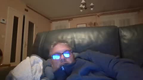 Snapshot of bozo81 chatting on October 24, 2025, 7:43 pm bozo81 online show from October 24, 2025, 7:43 pm