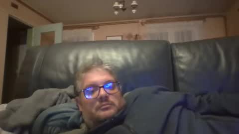 Snapshot of bozo81 chatting on November 3, 2025, 6:09 pm bozo81 online show from November 3, 2025, 6:09 pm