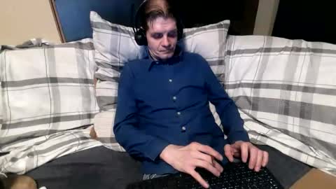 bponie1 online show from April 10, 2026, 11:31 pm