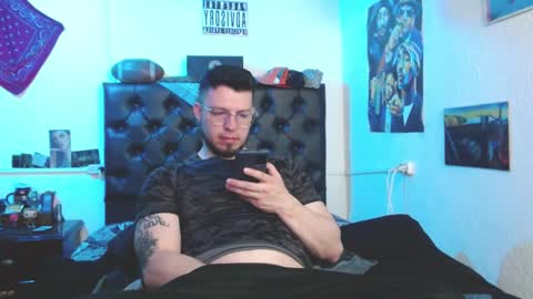 brad hot boy online show from October 10, 2025, 4:06 pm