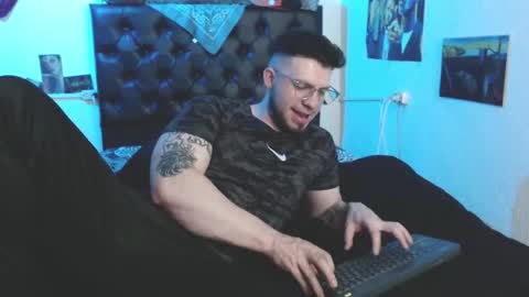 brad hot boy online show from November 25, 2025, 6:19 pm