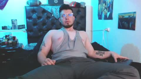 brad hot boy online show from April 18, 2026, 7:07 pm