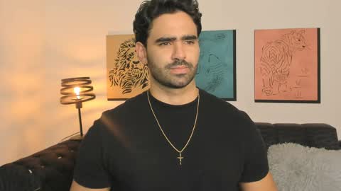 bradleymartin7 online show from April 8, 2026, 1:22 pm